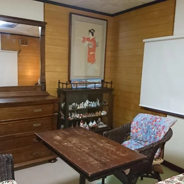 LiveCafe & Hotelひすいの海，位于系鱼川市的酒店