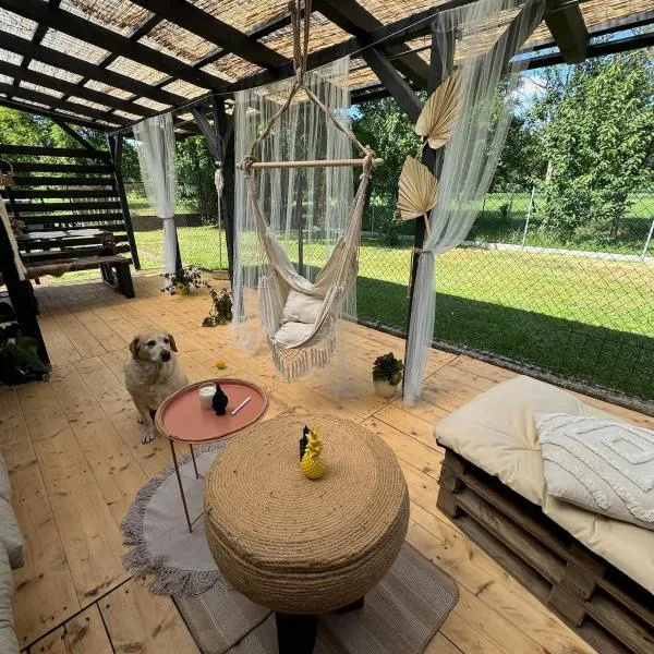 Tiny House v Balijském stylu v srdci Slovácka，位于Uherský Ostroh的酒店