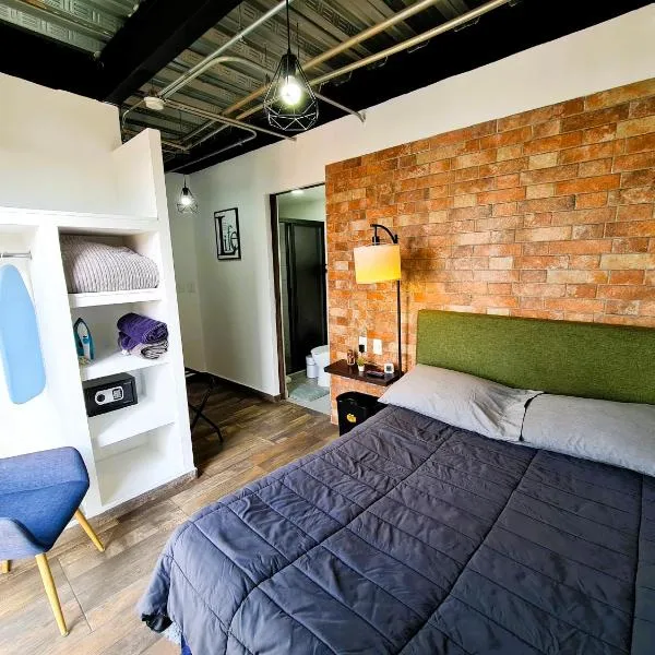 R02 Room at ITESM CEM Full Services, Shared-Kitchen, Smart TV, Parking, Balcony，位于墨西哥城的酒店