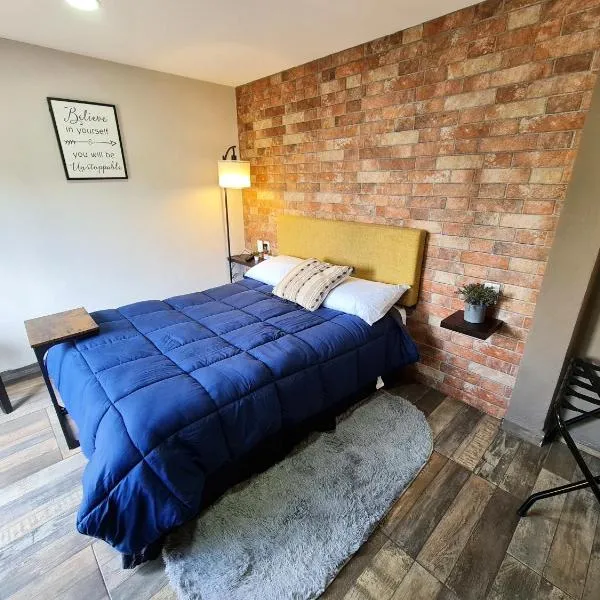 R01 Room at ITESM CEM Full Services, Shared-Kitchen, Smart TV, Parking, Balcony，位于墨西哥城的酒店