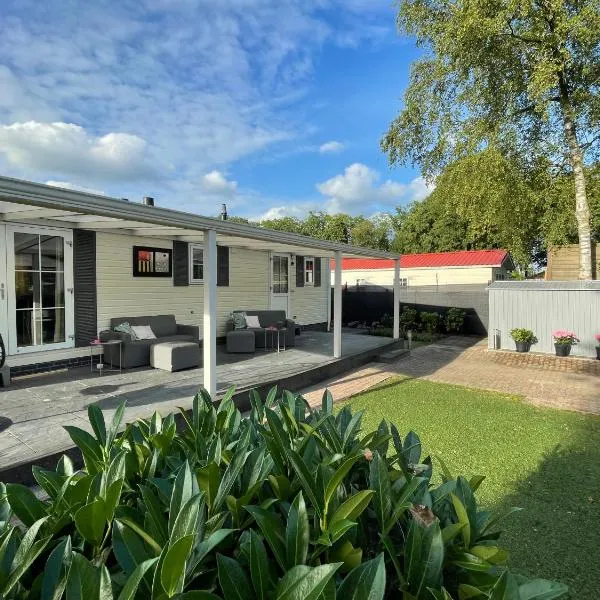 Casa KiBA met privé combinatie sauna，位于Schijndel的酒店