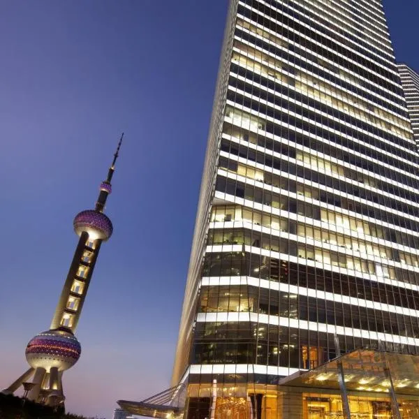 上海浦东丽思卡尔顿酒店，位于上海的酒店