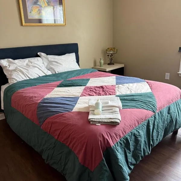 Room in a house in Lawrenceville，位于罗维莎的酒店