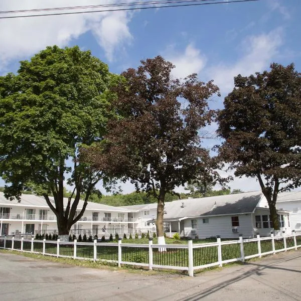 Lake George Residence LLC，位于South Glens Falls的酒店