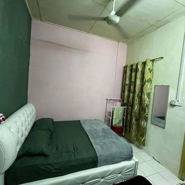 Homestay Seri Aishah，位于Chemor的酒店