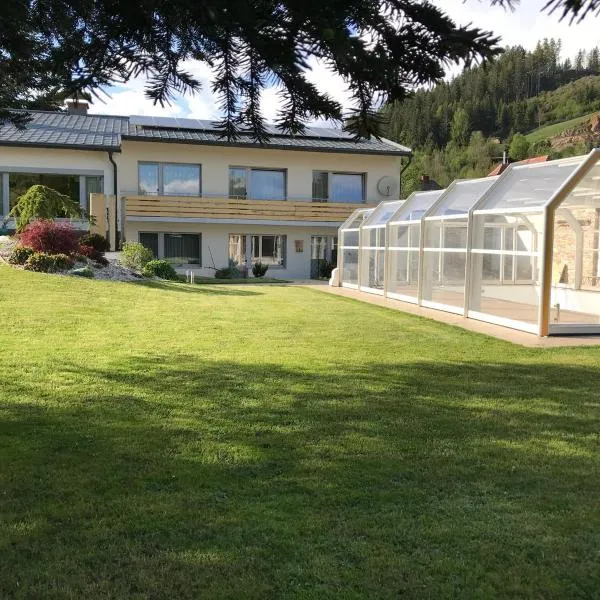 YOGA WOHLFÜHLOASE im Grünen，位于Neumarkt in Steiermark的酒店