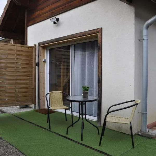 Apartment type f1 to，位于Sainte-Hélène-sur-Isère的酒店