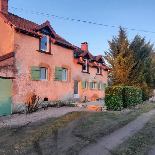 La petite maison de Chavroches - proche du Pal,位于Chavroches的酒店