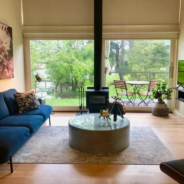 Daylesford Lake Villa1 Lake Frontage pet friendly，位于戴尔斯福特的酒店