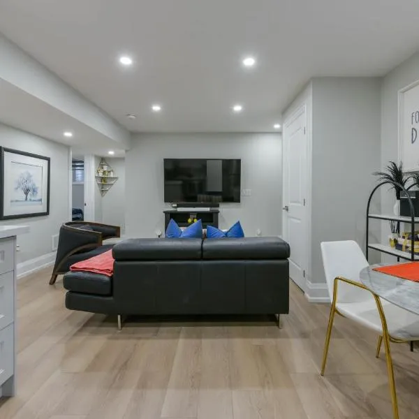 Stunning 2 bedroom - Oakville Prime Location，位于奥克维尔的酒店