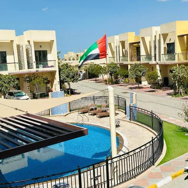 Family-Friendly Villa 1br with Play Area+Pool. UAE，位于迪拜的酒店