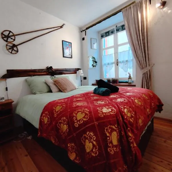 Bel Appartement T2 au coeur de la vieille ville de Briançon dans la cité Vauban, Serre Chevalier，位于布里昂松的酒店