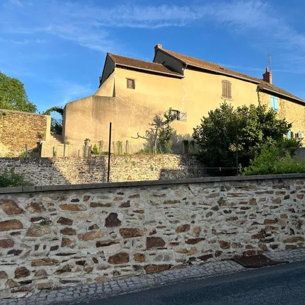 La maison du rempart，位于Sainte-Sévère-sur-Indre的酒店