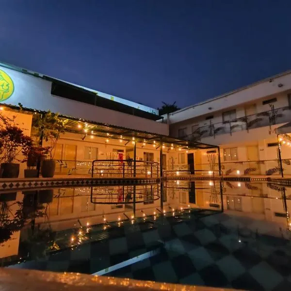 Hotel Calarca Club，位于蒙特里亚的酒店