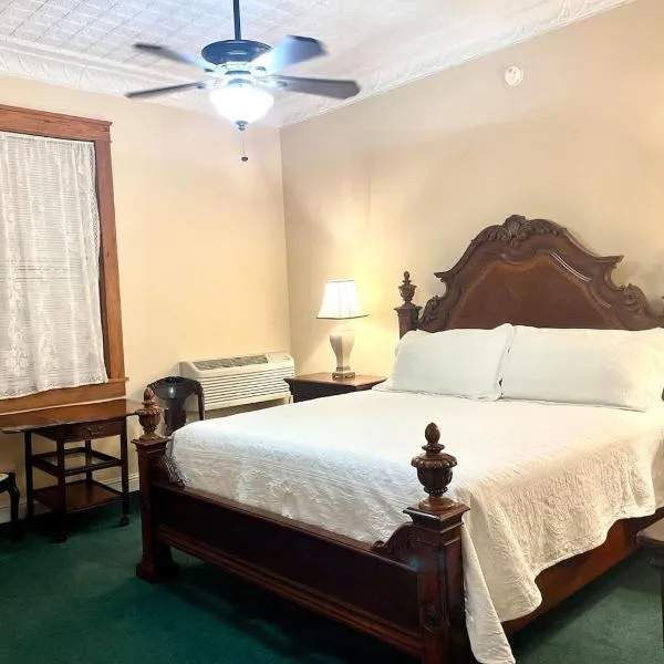 The Eastland Historic Hotel- Imperial Room，位于Eastland的酒店