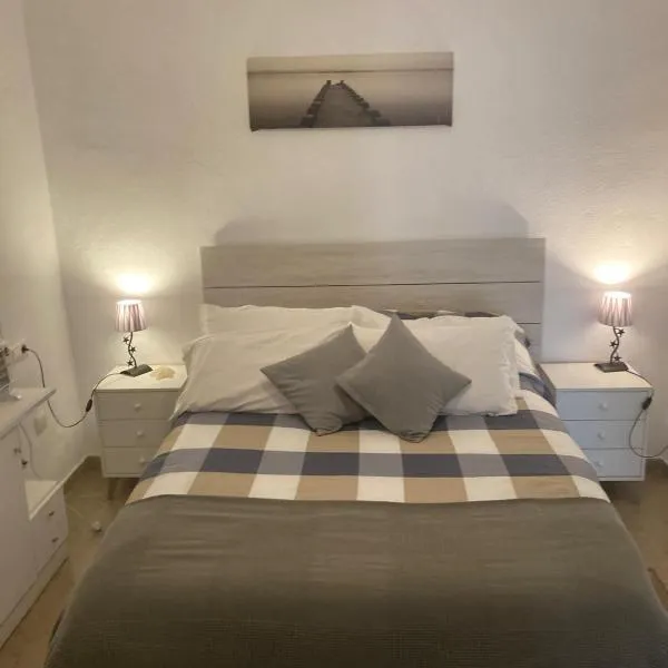 Marina Apartment Beach，位于埃斯特波纳的酒店