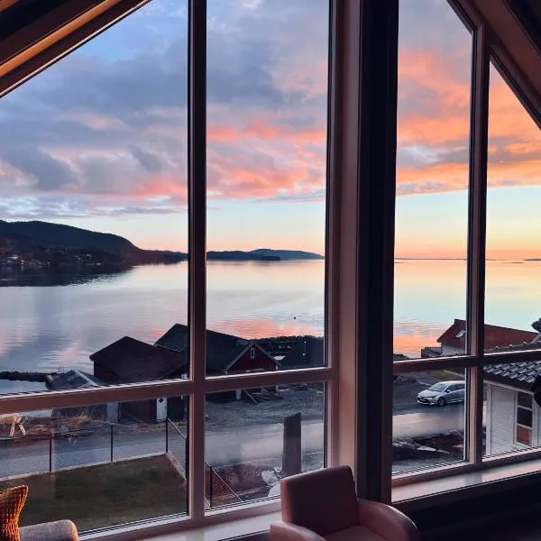 Full house with stunning view near Pulpit rock，位于约尔珀兰的酒店