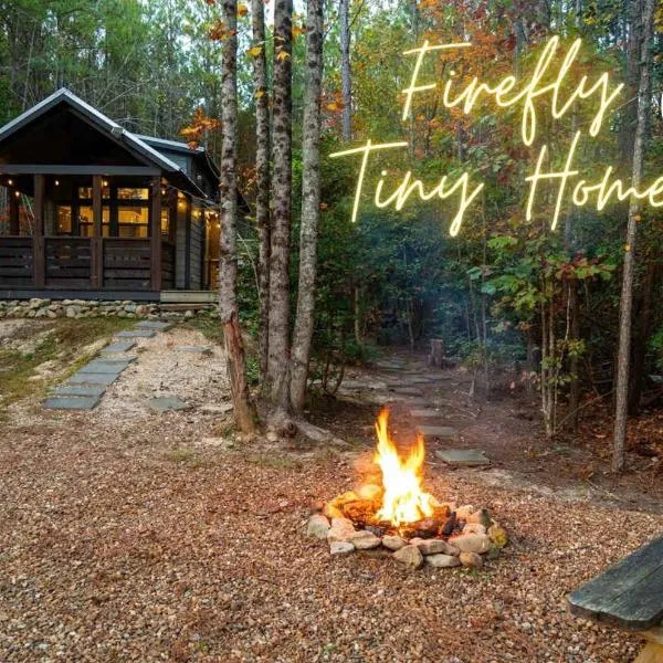 Firefly at Mentone with Hot Tub & Internet，位于Menlo的酒店