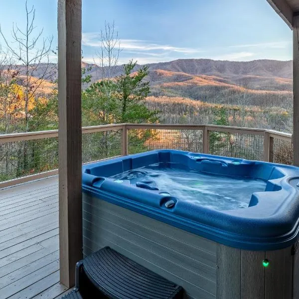 Heavenly View, Hot Tub, 3 King Beds, Pool Table，位于加特林堡的酒店