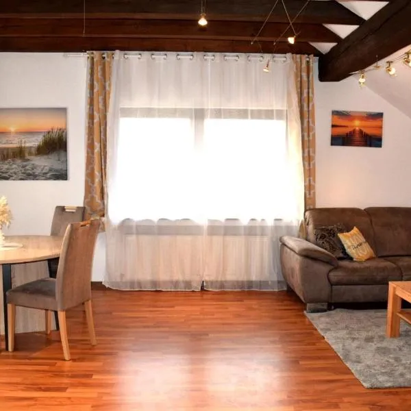 Royal Home - Geräumige Ferienwohnung mit Balkon nahe Seepark Lünen und Dortmund!，位于吕嫩的酒店