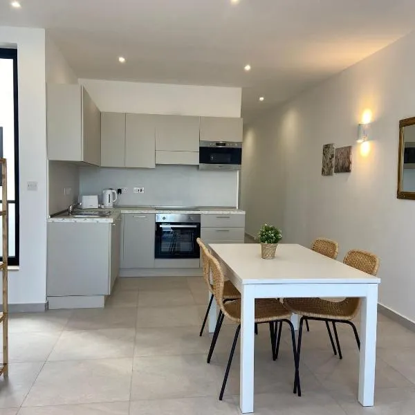 Swieqi Malaika New Penthouse 9，位于Is-Swieqi的酒店