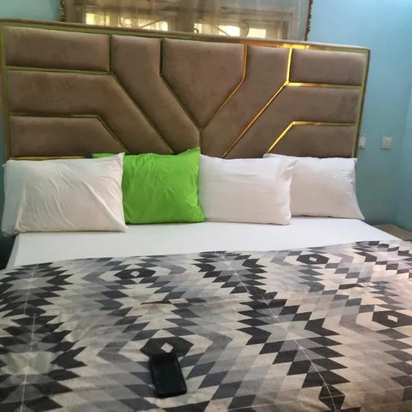 Luxury Place Hotel and Apartments，位于Jidu的酒店