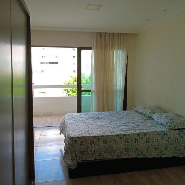 Casinha Duplex na Avenida Centenário com varanda, Ar e Wi-Fi，位于萨尔瓦多的酒店