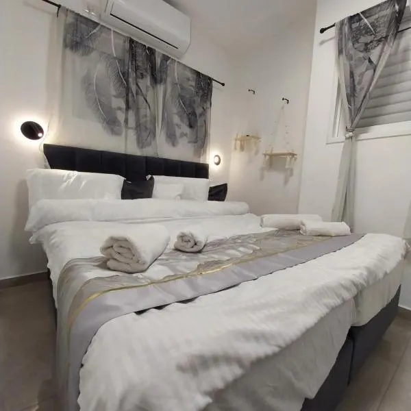 אחוזת דבורה בבני ברק，位于Giv‘at Shemuʼel的酒店