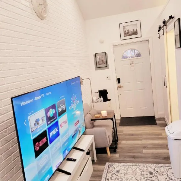 Private studio guesthouse in Watertown CT，位于Watertown的酒店