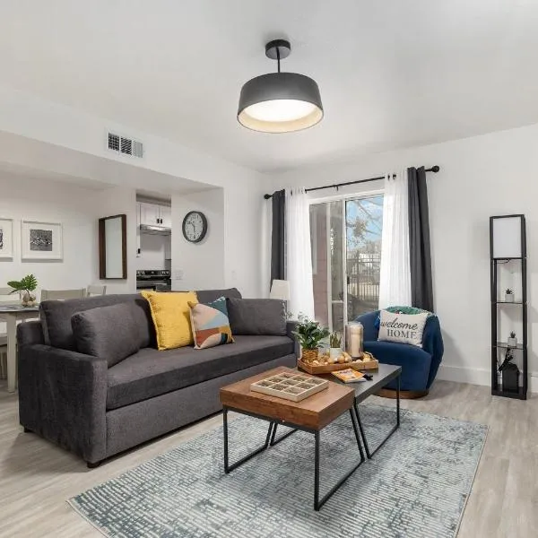 Cozy UF Condo - Near Shands UF VA on Archer Road !，位于盖恩斯维尔的酒店