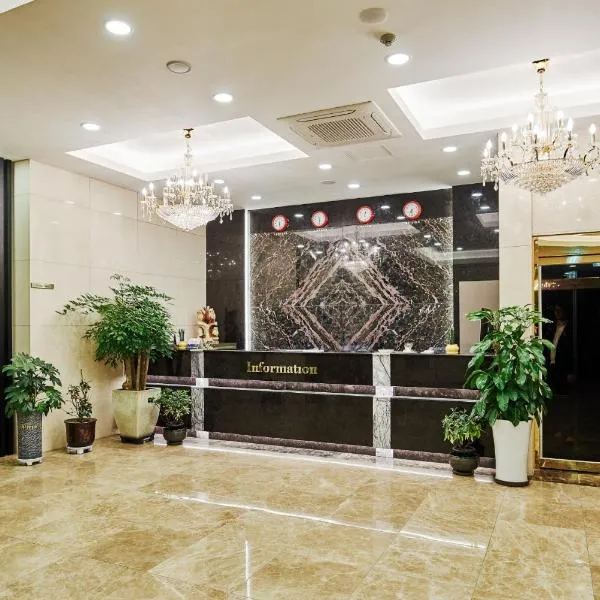 Hotel The Class，位于利川市的酒店