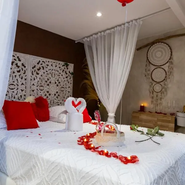 Une Clé Pour Deux - Chambre romantique avec Patio & Spa privatifs，位于屈热莱潘的酒店