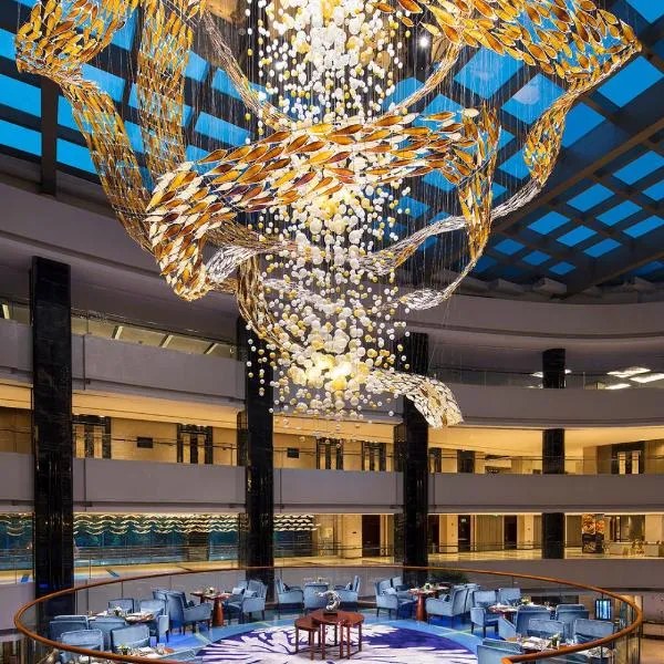 佛山希尔顿酒店-非遗亲子活动 大堂水族馆，位于佛山的酒店
