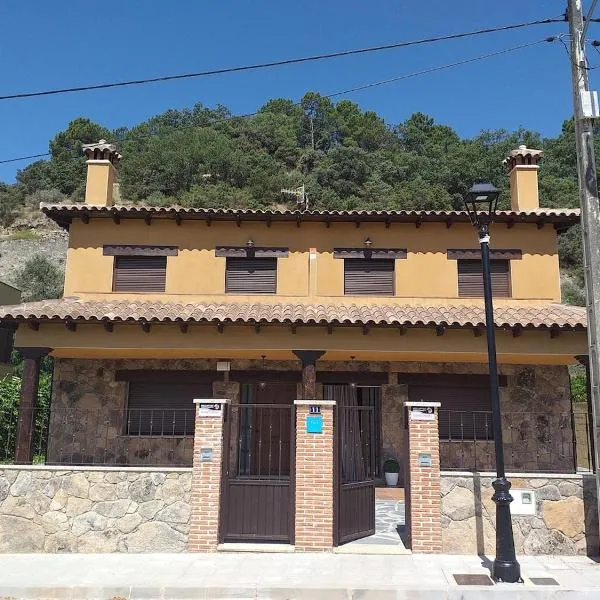 Carreras Beach Candeleda Casa en piscina natural，位于坎德莱达的酒店