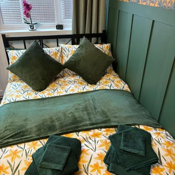 Cosy Studio Near Park and Town，位于布罗姆斯格罗夫的酒店