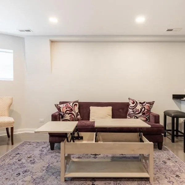 New Adorable Unit Located in Historic Greystone,位于芝加哥的酒店