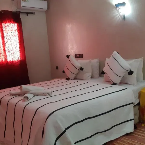 Hôtel Restaurant Dar Al Madina，位于廷吉尔的酒店