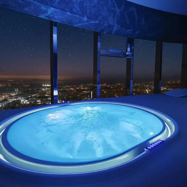 Sky Tower - 48 Piętro Penthousy z Prywatna SPA - ADULT ONLY，位于弗罗茨瓦夫的酒店
