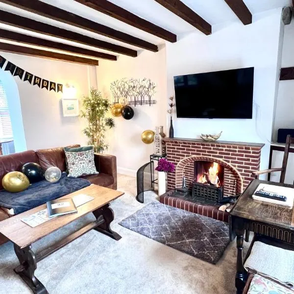 Milford Cottage with fabulous views near Belper Duffield，位于贝尔珀的酒店