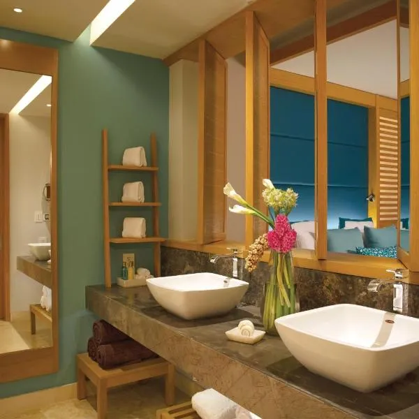 Dreams Playa Mujeres Golf & Spa Resort - All Inclusive，位于坎昆的酒店