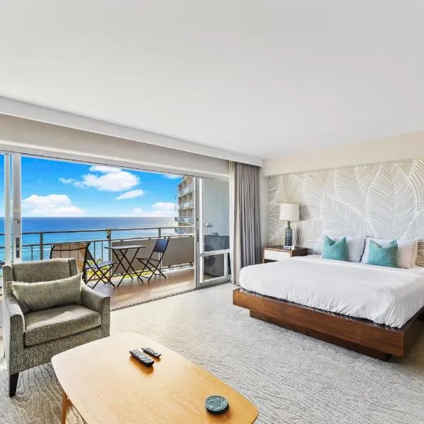 Breathtaking Studio Ocean Views! Pool! Beach!，位于檀香山的酒店