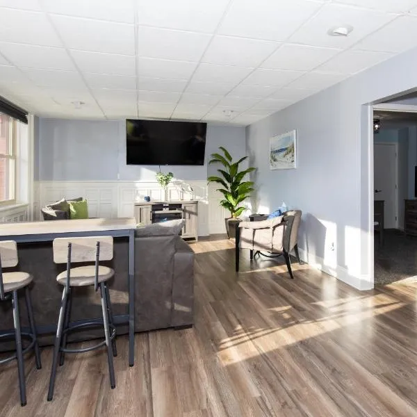 Upgraded Downtown Apartment Sleeps 5，位于桑达斯基的酒店
