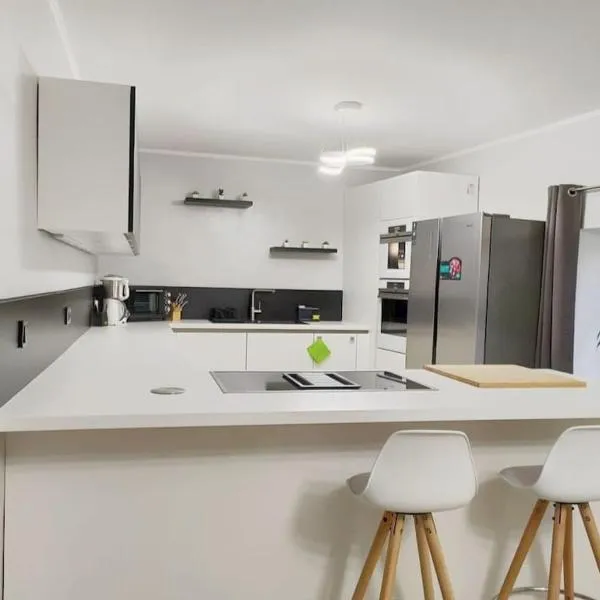 Modern 3 Bedroom Apartment near Useldange Castle，位于Useldange的酒店