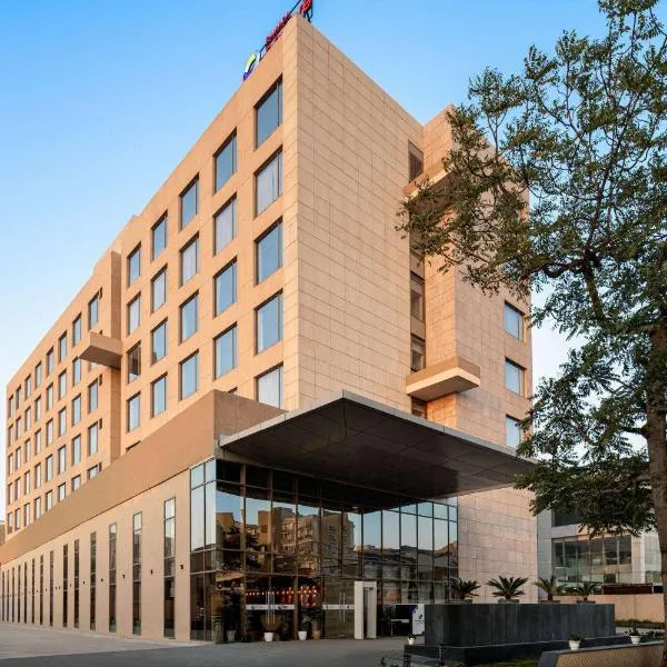 Ramada Encore By Wyndham Bhiwadi Phool Bagh Chowk，位于Bhiwadi的酒店