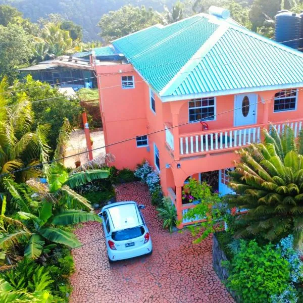 Belle Sunrise Villa Cozy Tropical Escape for a Local Experience，位于苏弗里耶尔的酒店