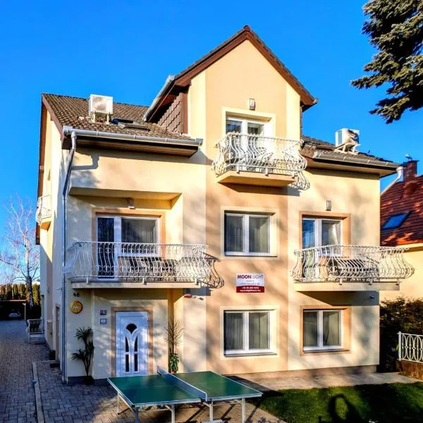 Moon Light - Heviz superior Apartments，位于赫维兹的酒店