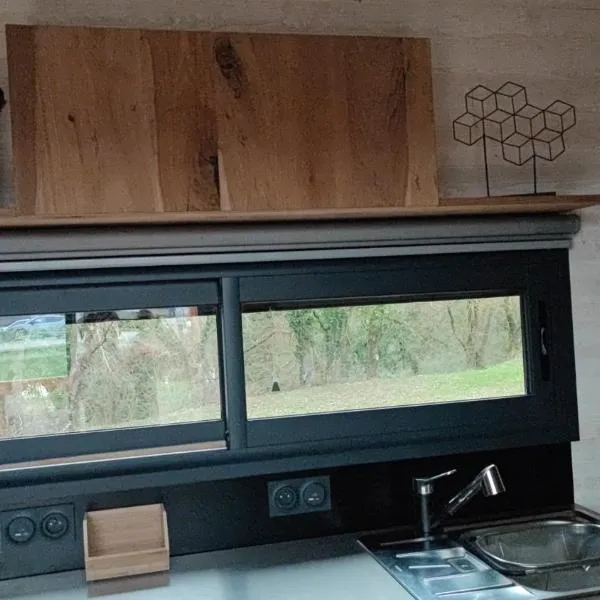 Tiny House au pied de Vercors，位于La Motte-Fanjas的酒店