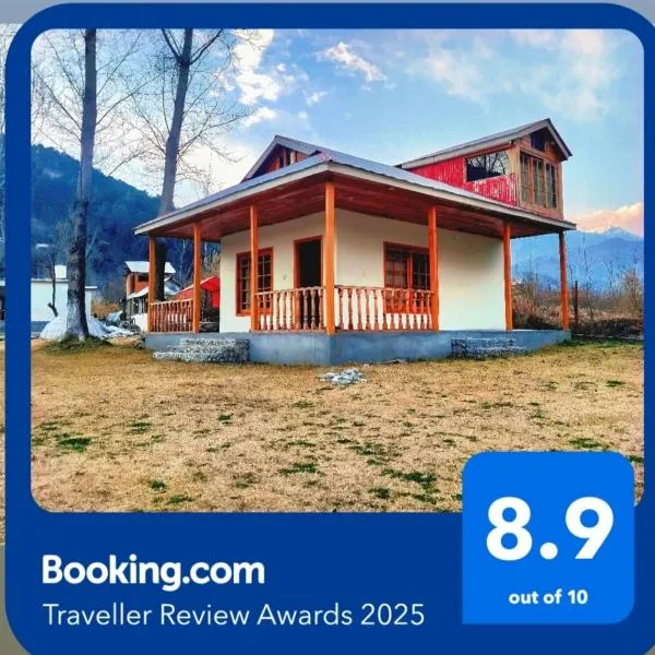 2025 Travellers' Award Winner Wooden Attic Cottage At Country Club Balakot，位于Bālākot的酒店