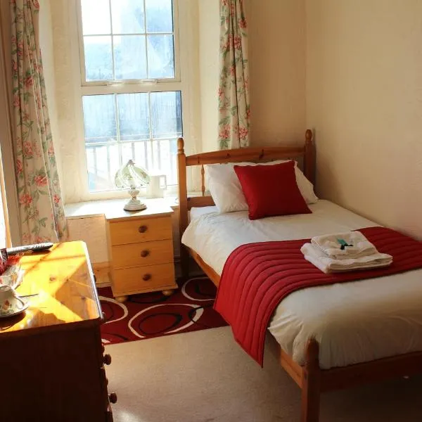 中门酒店，位于彭布罗克的酒店