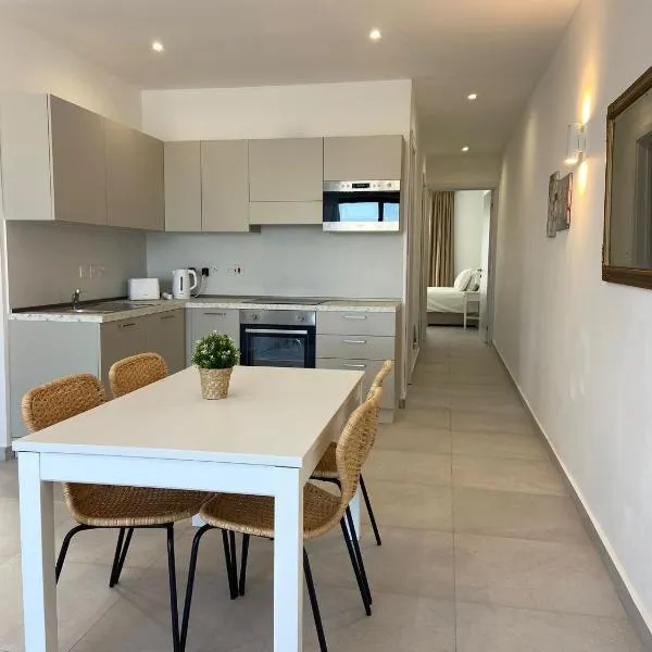 Swieqi Malaika New Penthouse 10，位于Is-Swieqi的酒店